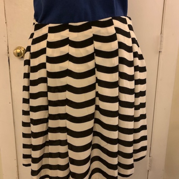 Banana Republic Black and White Striped Skirt - Picture 3 of 6